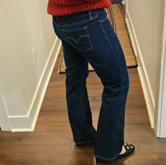 Levis Slight Curve Classic Boot Cut Jeans - Size 6 - Picture 4 of 13